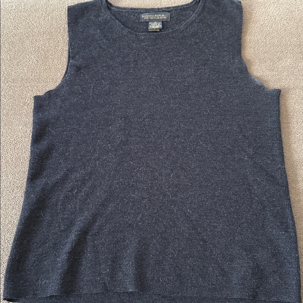 Banana Republic Italian Merino Wool Sweater Vest Size Medium (TD)